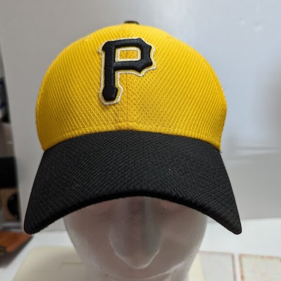 Pittsburgh Pirates Fitted Cap Hat New Era Yellow Black  Size Small - Picture 1 of 8